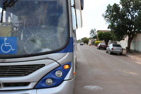 Ônibus atropela ciclista na “esquina dos acidentes”; vítima está em estado grave