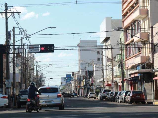 No feriad&atilde;o, &oacute;rg&atilde;os p&uacute;blicos fecham e supermercados abrem normalmente