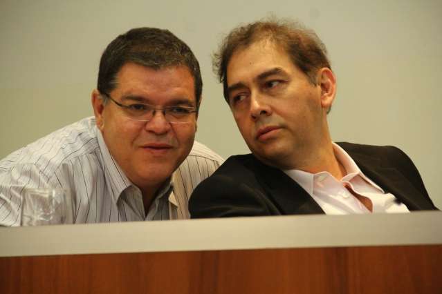 Em reuni&atilde;o tensa, Bernal surpreende vereadores com sua vers&atilde;o e pede paz