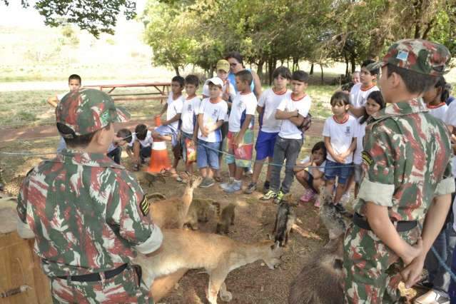 Durante a semana da &aacute;rvore, C&ocirc;nsul Assaf Trad recebe mais 3,5 mil &aacute;rvores