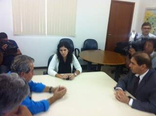 Reunião entre secretários, procuradora federal e prefeito está ocorrendo no MPF (Foto: Nícholas Vasconcelos)