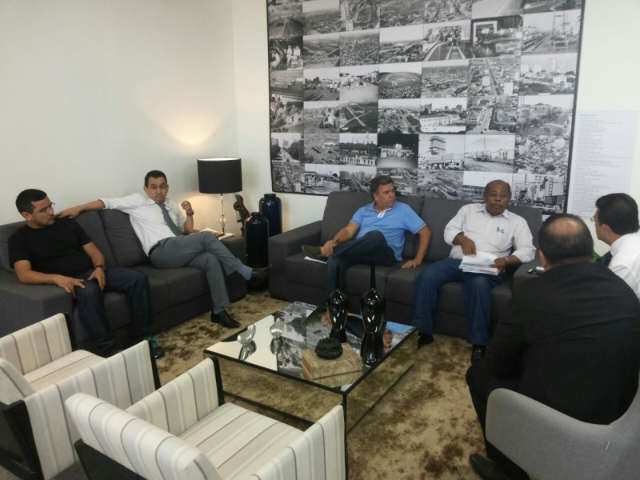 Professores e Olarte fazem quarta reuni&atilde;o sobre impasse do reajuste 