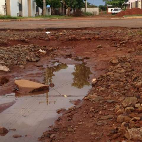 Morador reclama de rua abandonada h&aacute; cinco anos em Campo Grande