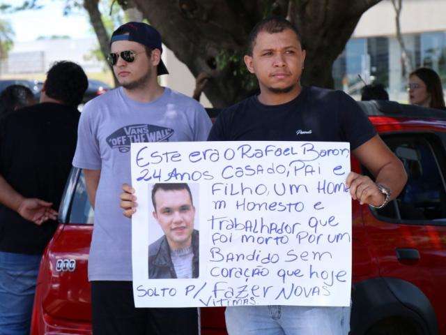 &quot;Parece que foi esquecido&quot;, diz vi&uacute;va de motorista de aplicativo em protesto