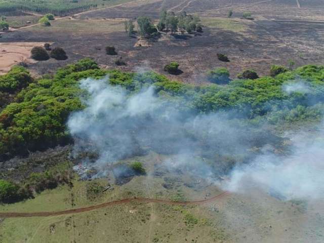 Preju&iacute;zo causado por inc&ecirc;ndio em fazenda pode passar de R$ 3 milh&otilde;es