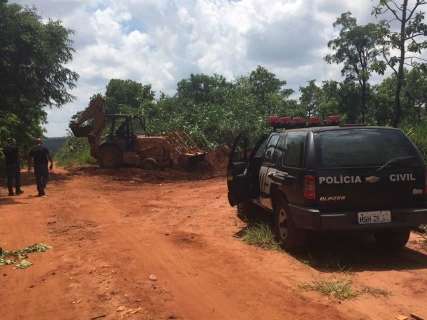 Escavações terminam sem achar corpo; operação prendeu 10 pessoas