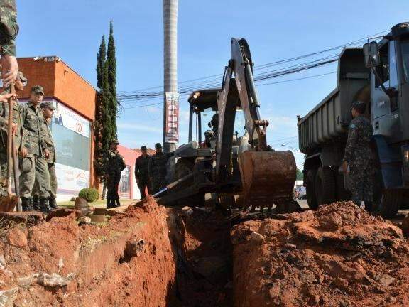Ex&eacute;rcito come&ccedil;a segunda fase de obra de recapeamento