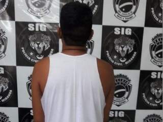 Homem &eacute; preso em aldeia ap&oacute;s matar esposa de 19 anos a facadas 