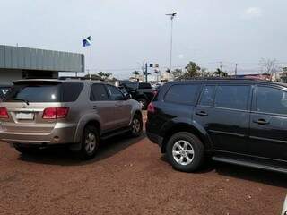 Carros da PF deixam Secretaria de Saúde durante operação, no dia 6 deste mês (Foto: Adilson Domingos)