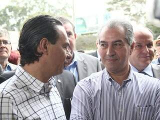Prefeito Marquinhos Trad e o governador Reinaldo Azambuja durante inauguração das obras da rotatória na Via Parque. (Foto: Marcos Ermínio)