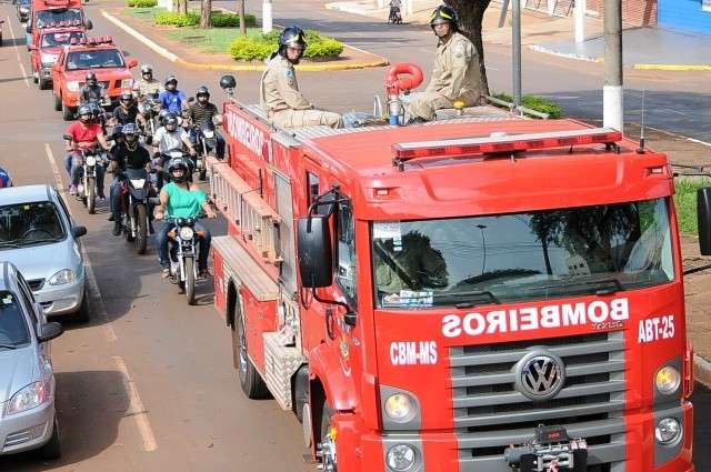 Bombeiro morto ap&oacute;s queda de cachoeira &eacute; enterrado com homenagem militar