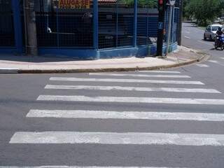 Leitor denuncia falta de acessibilidade em trecho da via perto da Orla Morena (Foto. Robin Andreazzi)