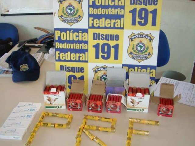  PRF apreende crack, arma israelense e caixas de Pramil