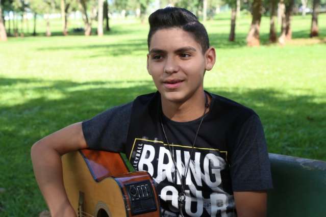 Aos 14 anos, Lucas Barros &eacute; cantor sertanejo e sonha em conquistar p&uacute;blico do MS