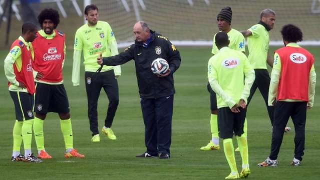 Em busca da dignidade e ap&oacute;s 6 jogos, Felip&atilde;o tira Fred de jogo