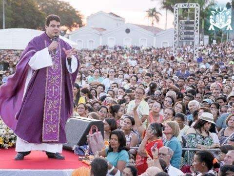 Missa com padre Robson deve levar 15 mil para festa da Perp&eacute;tuo Socorro