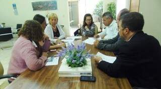 Assinatura de memorando em reunião no gabinete do prefeito Beto Sãovesso. (Foto: divulgação PMB).