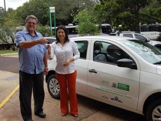Prefeito Donato recebe chaves de veículo que será usado em Rio Brilhante (Foto: Divulgação)