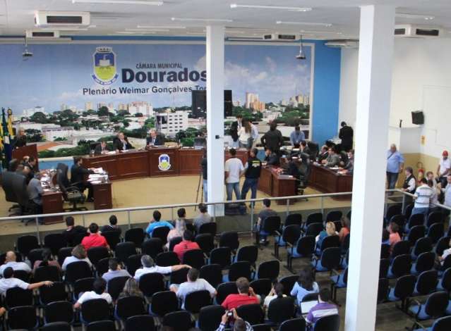 Vereadores aprovam mudan&ccedil;a na lei para permitir reelei&ccedil;&atilde;o de presidente