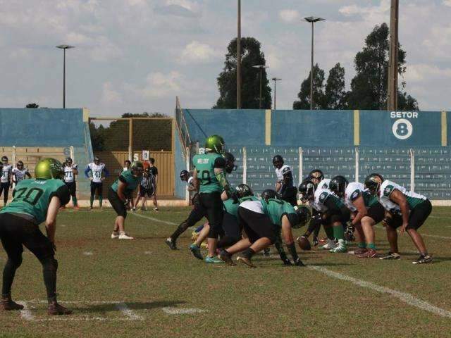 Brasileiro de boxe, futebol americano e corrida s&atilde;o atra&ccedil;&otilde;es do fim de semana