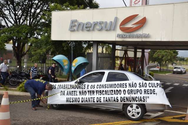 Funcion&aacute;rios param e Enersul alega interven&ccedil;&atilde;o para n&atilde;o dar reajuste 