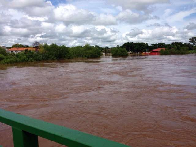 N&iacute;vel do rio Aquidauana baixa 21 cm e decis&atilde;o judicial libera ponte velha