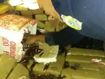 PRF apreende maconha e muni&ccedil;&otilde;es que seriam levados de MS para o RJ 