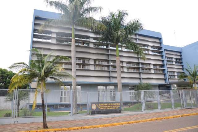 Ex-prefeito se apresenta &agrave; PF, que busca um foragido na Opera&ccedil;&atilde;o Vostok