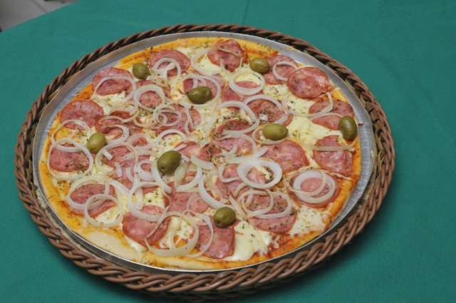 Para concorrer em vantagem, restaurante mistura rod&iacute;zio de sushi com pizza 