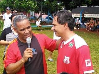 Times de Chiquinho e Marquinhos se enfrentaram em jogo festivo. (Foto: Marcus Moura)