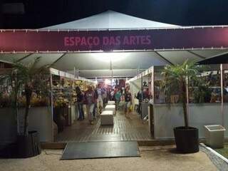 Espaço das artes é uma das atrações criadas para o público no Festival (Fotos: Samuel Echeverria)