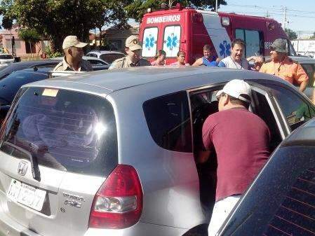 Pane tranca beb&ecirc; em ve&iacute;culo, apavora pais e mobiliza Corpo de Bombeiros