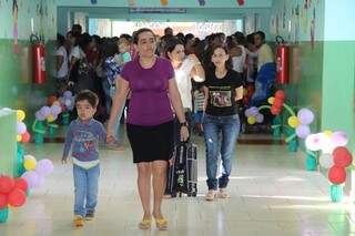 Estudantes levados a escolas de Naviraí voltaram para casa hoje (Foto: Divulgação)