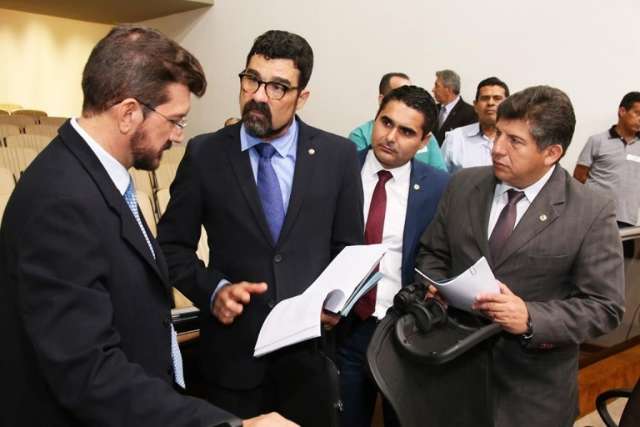 Harfouche expulsa feiti&ccedil;aria em evento do MP e incendeia Estado Laico 