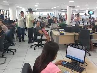 No &uacute;ltimo dia, Central est&aacute; movimentada para pedir devolu&ccedil;&atilde;o de taxa