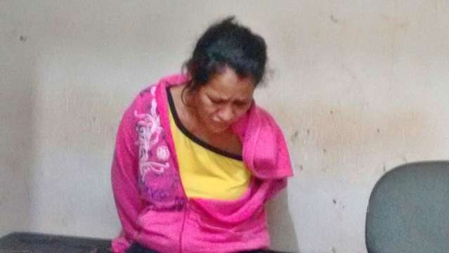 M&atilde;e fuma maconha, ingere bebida alco&oacute;lica e leva filha de 4 anos ao bar 