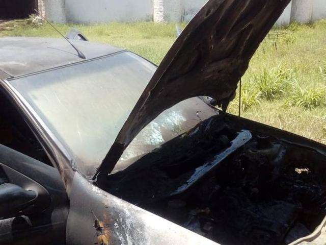 Agente penitenci&aacute;ria amea&ccedil;ada tem carro incendiado em pres&iacute;dio