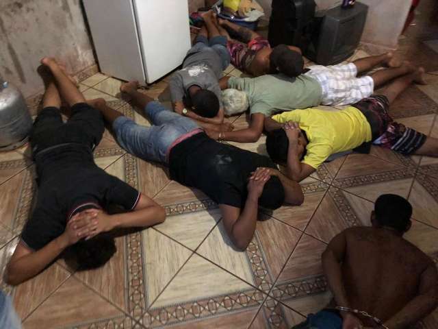 Homem &eacute; resgatado de sess&atilde;o de tortura do Tribunal do Crime em resid&ecirc;ncia 