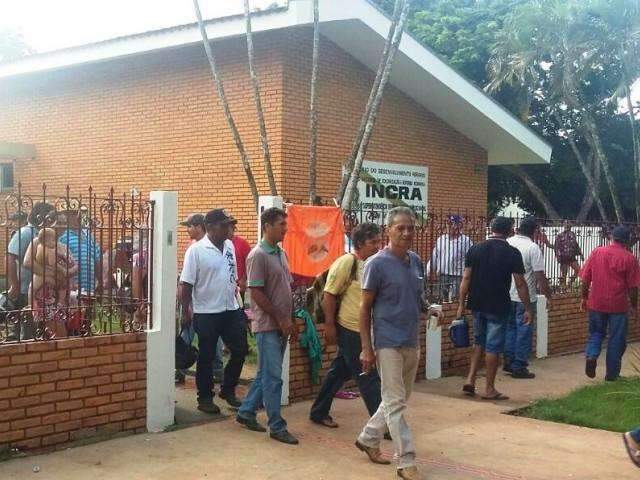 Sem-terra desocupam sede do Incra esperando reuni&atilde;o em Bras&iacute;lia, dia 12
