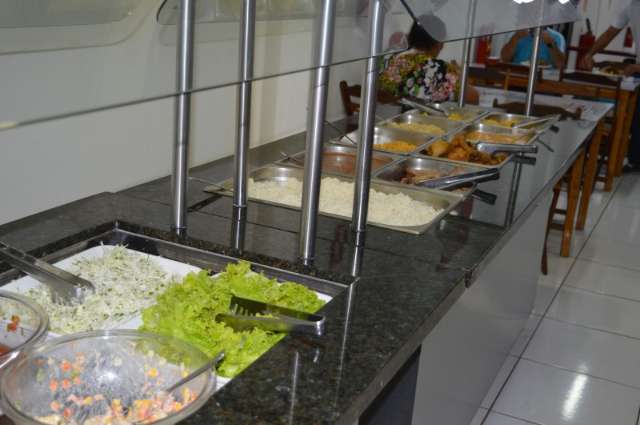 Almo&ccedil;o fica mais caro com alta do feij&atilde;o e clientes esvaziam restaurantes