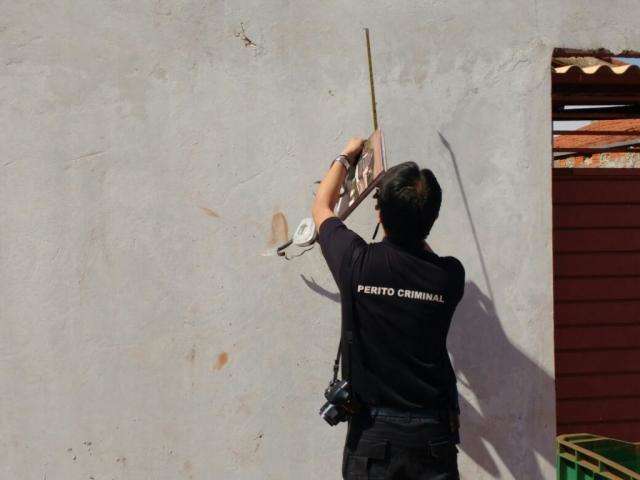 Servidor p&uacute;blico &eacute; achado morto em casa e pol&iacute;cia suspeita de latroc&iacute;nio