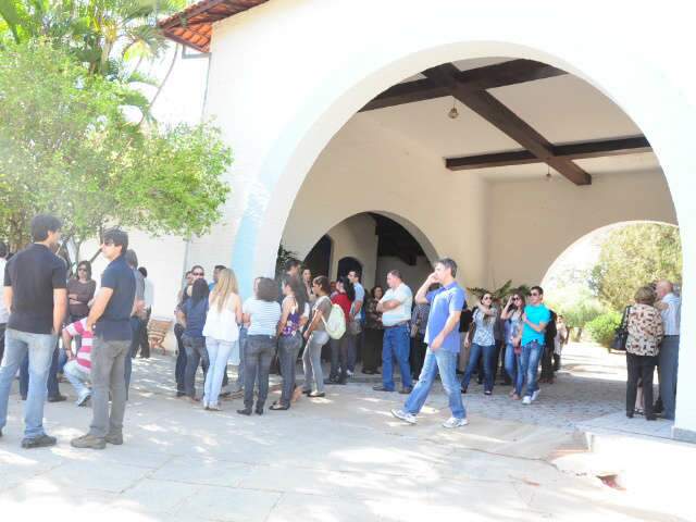  "Que Deus nos ampare", disse o pai de um dos jovens enterrados na manh&atilde; de hoje