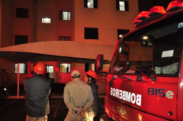 Princ&iacute;pio de inc&ecirc;ndio assusta moradores em condom&iacute;nio do Monte Castelo
