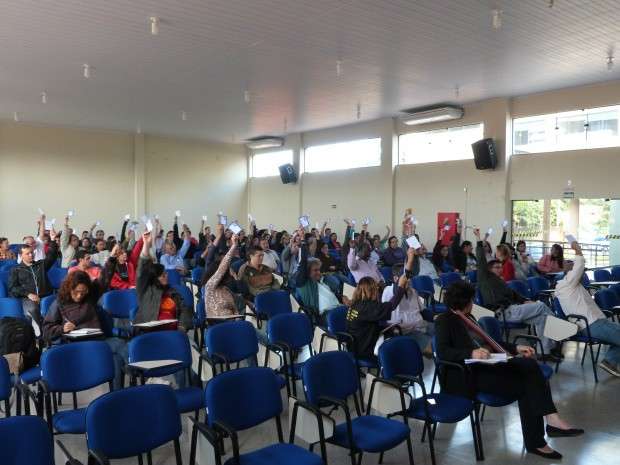 Em protesto contra governo, professores estaduais fazem paralisa&ccedil;&atilde;o na quinta