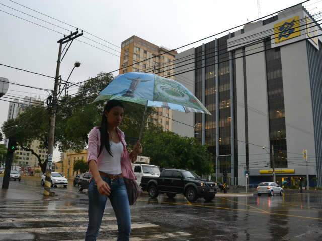  Chuva traz al&iacute;vio ap&oacute;s 38 dias de tempo seco em Campo Grande