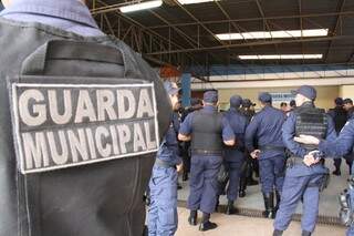 Guardas municipais de Campo Grande estão sendo treinados para o uso de armas de fogo. (Foto: Marcos Ermínio)