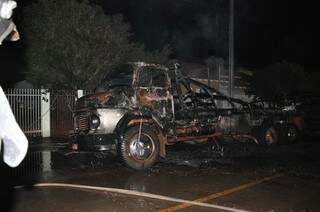 Suspeito de inc&ecirc;ndio em caminh&otilde;es &eacute; preso e pol&iacute;cia acredita em retalia&ccedil;&atilde;o