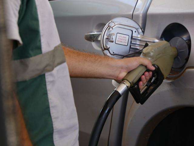Pre&ccedil;o da gasolina tem 5&ordf; redu&ccedil;&atilde;o seguida e m&eacute;dia fica abaixo dos R$ 4 em MS