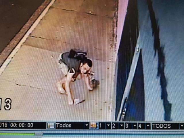 C&acirc;mera de com&eacute;rcio flagrou fuga de assaltante que matou no Centro