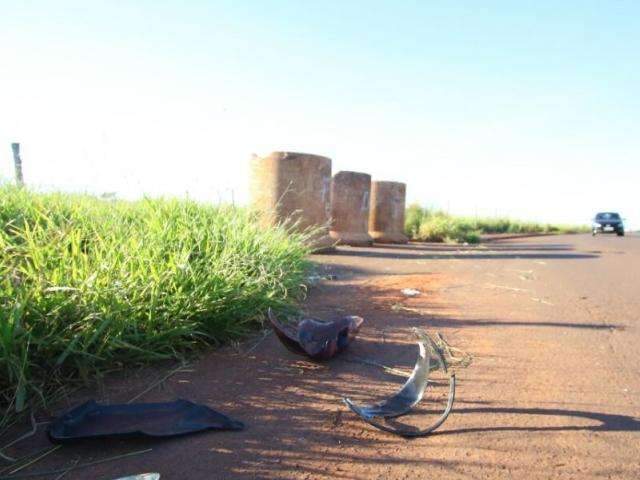 Mulher de 23 anos morre e outra fica ferida em queda de moto no Parati 